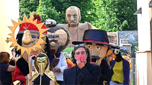 Sax Puppets bei der Fontane-Prozession in Neuruppin
