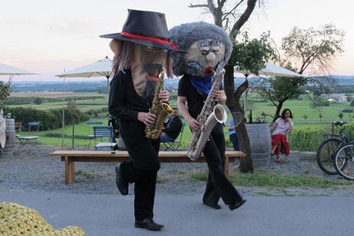 Sax Puppets on the winery Zimmerling